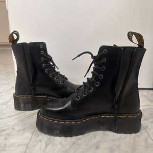 Never worn (no box) Dr martens size 9 women’s